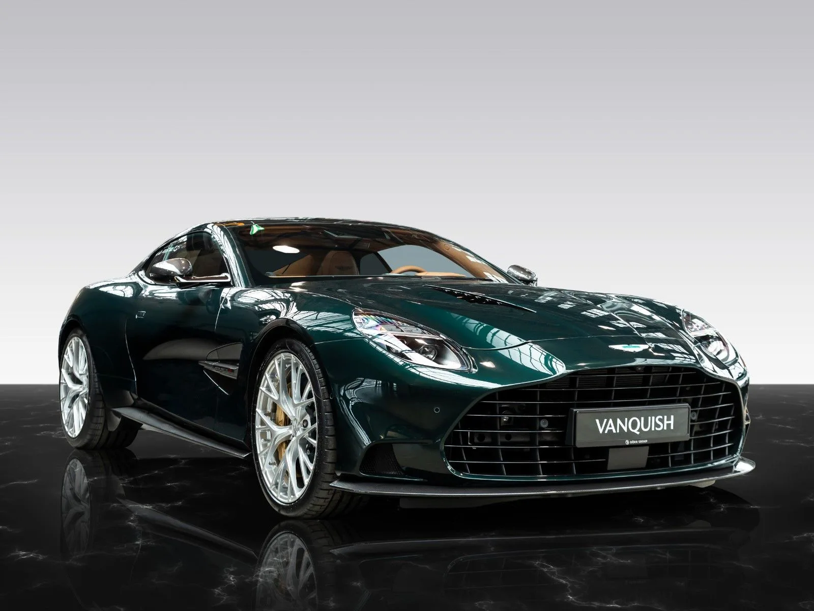 2025 Aston Martin Vanquish proposée par un concessionnaire agréé à Düsseldorf, Allemagne, photo principale