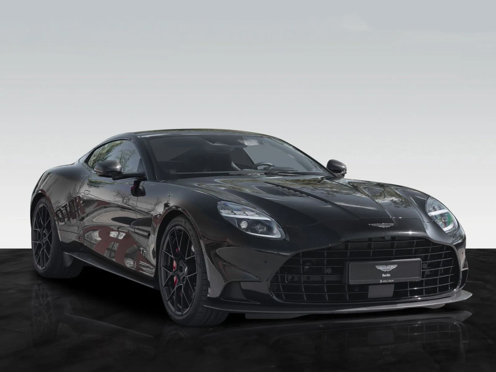 2025 Aston Martin Vanquish proposée par un concessionnaire agréé à Berlin, Allemagne, photo principale