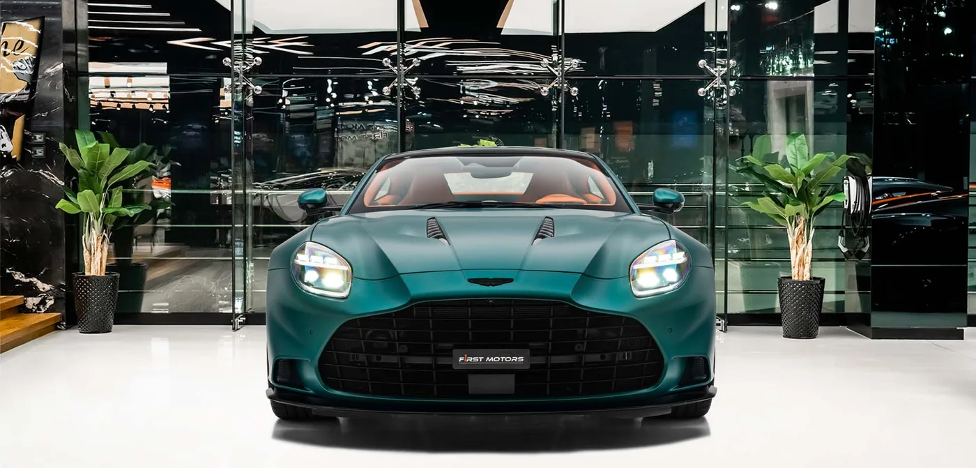 2025 Aston Martin Vanquish verkauft von einem Fachhändler in Dubai, Vereinigte Arabische Emirate, Außenansicht 3