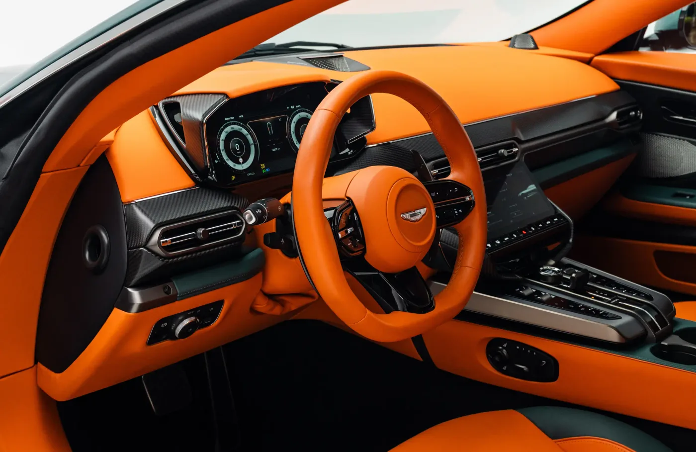 2025 Aston Martin Vanquish verkauft von einem Fachhändler in Dubai, Vereinigte Arabische Emirate, Foto 5 von 10