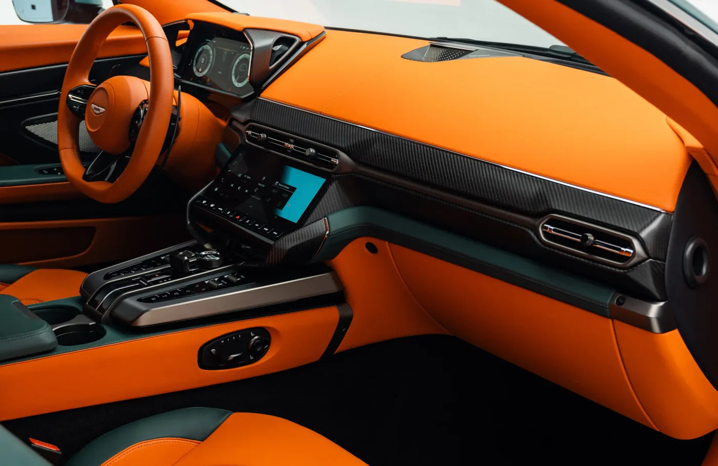2025 Aston Martin Vanquish verkauft von einem Fachhändler in Dubai, Vereinigte Arabische Emirate, Foto 6 von 10