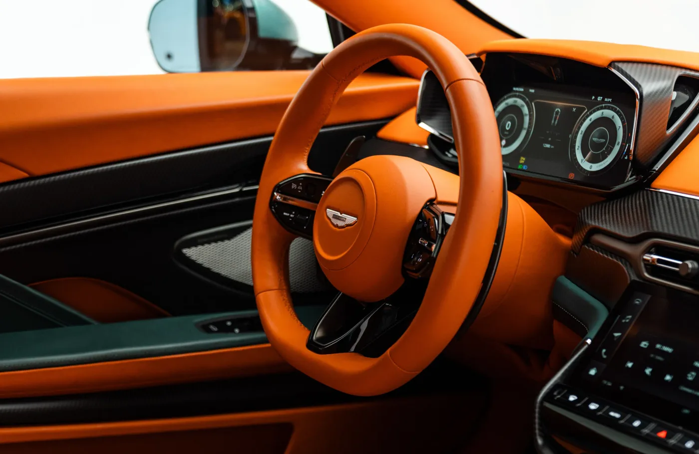 2025 Aston Martin Vanquish verkauft von einem Fachhändler in Dubai, Vereinigte Arabische Emirate, Foto 7 von 10