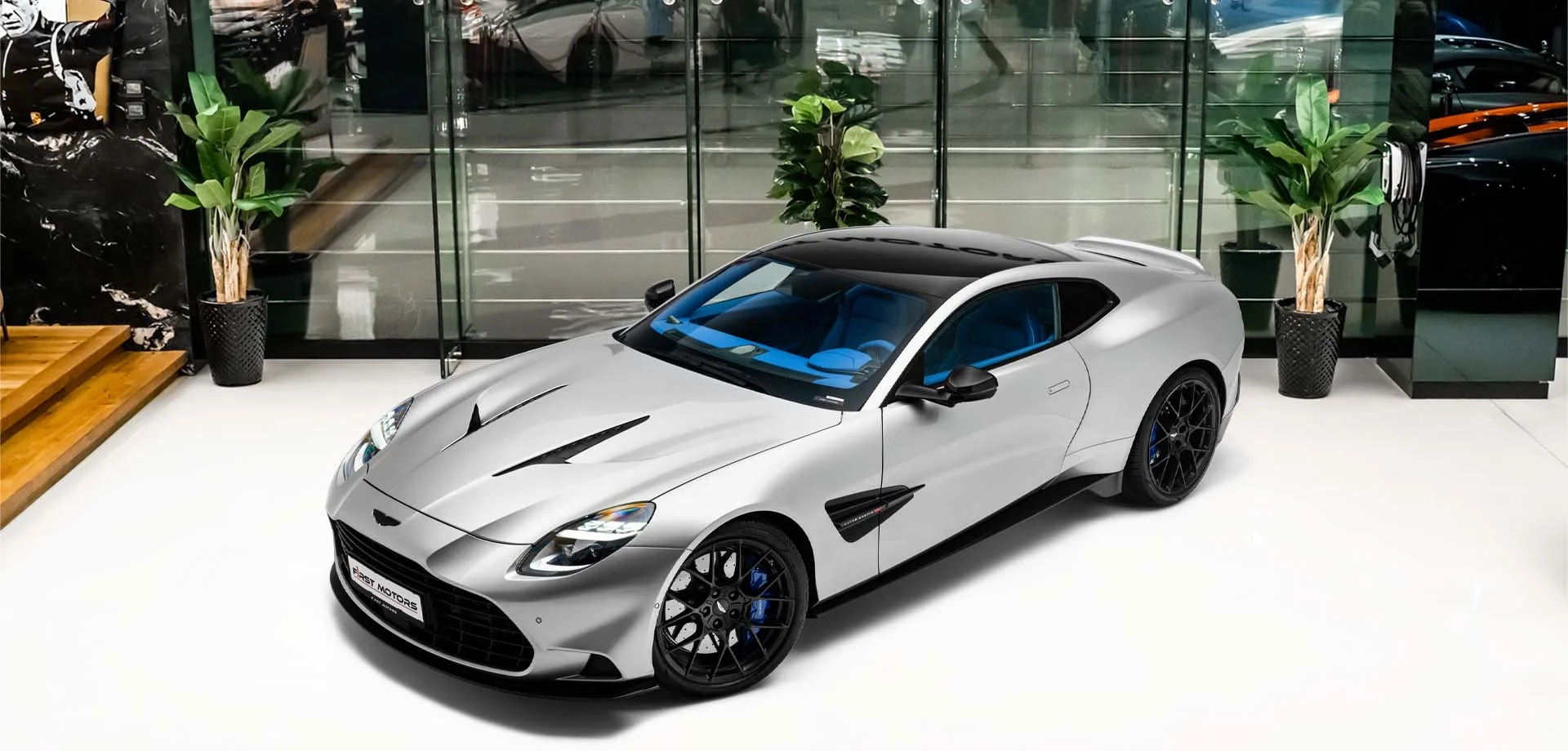 2025 Aston Martin Vanquish proposée par un concessionnaire spécialisé à Dubaï, Émirats arabes unis, photo principale