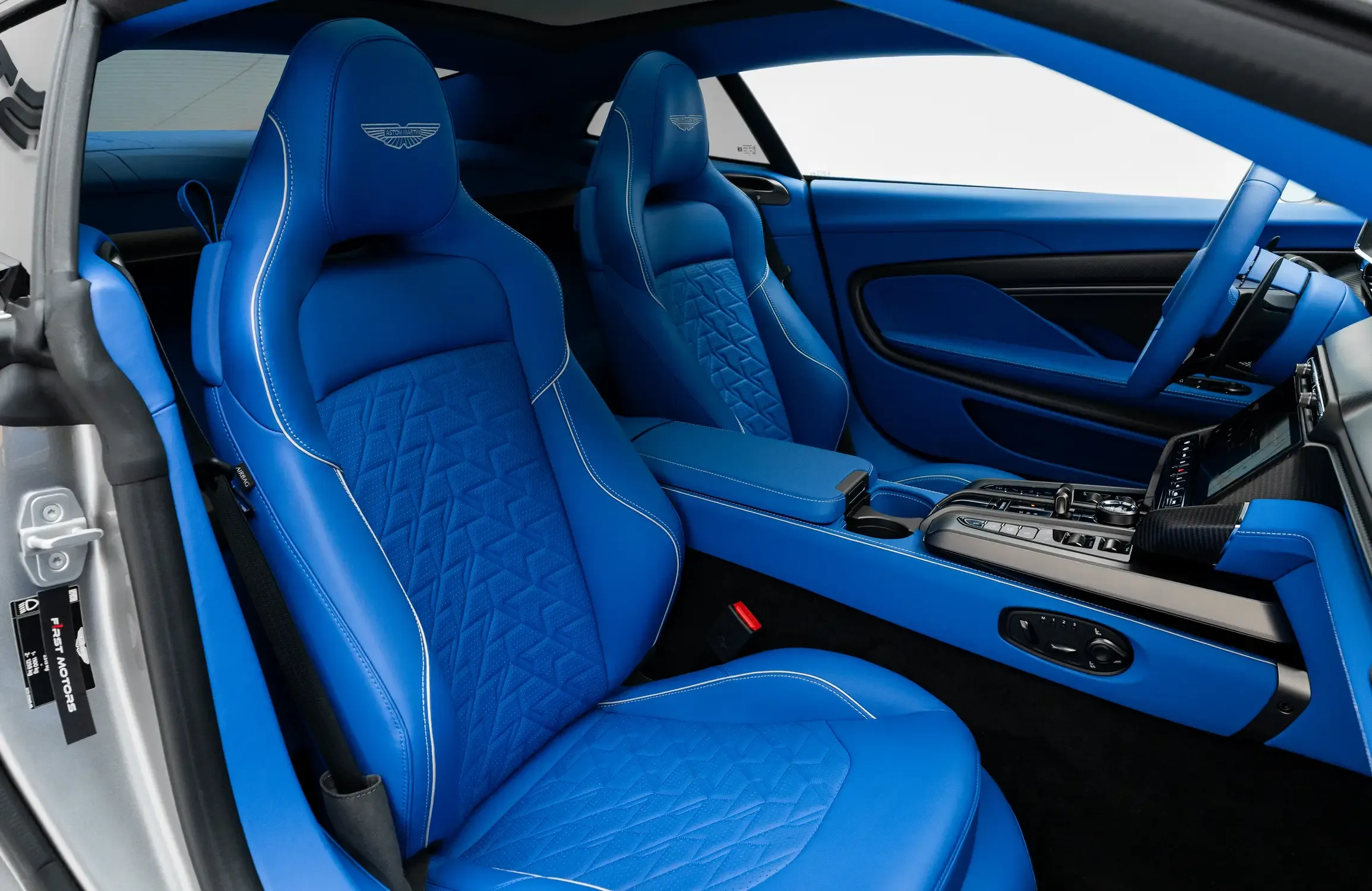 2025 Aston Martin Vanquish, 10/30