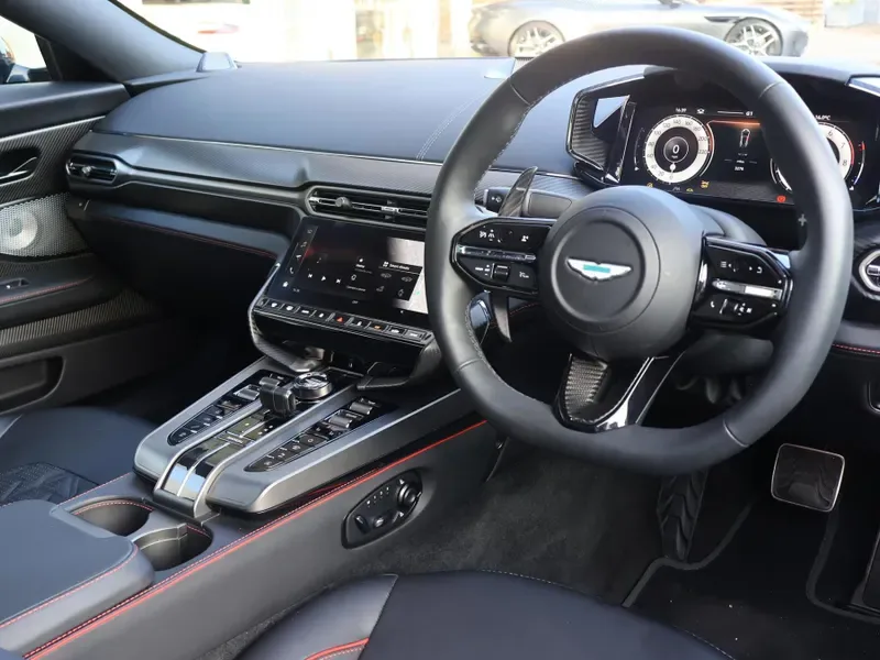 2025 Aston Martin Vanquish, 3/29