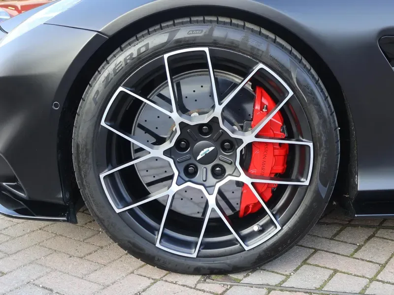 2025 Aston Martin Vanquish, 4/29