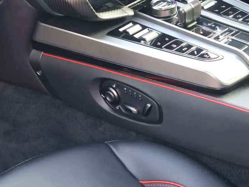 2025 Aston Martin Vanquish, 21/29