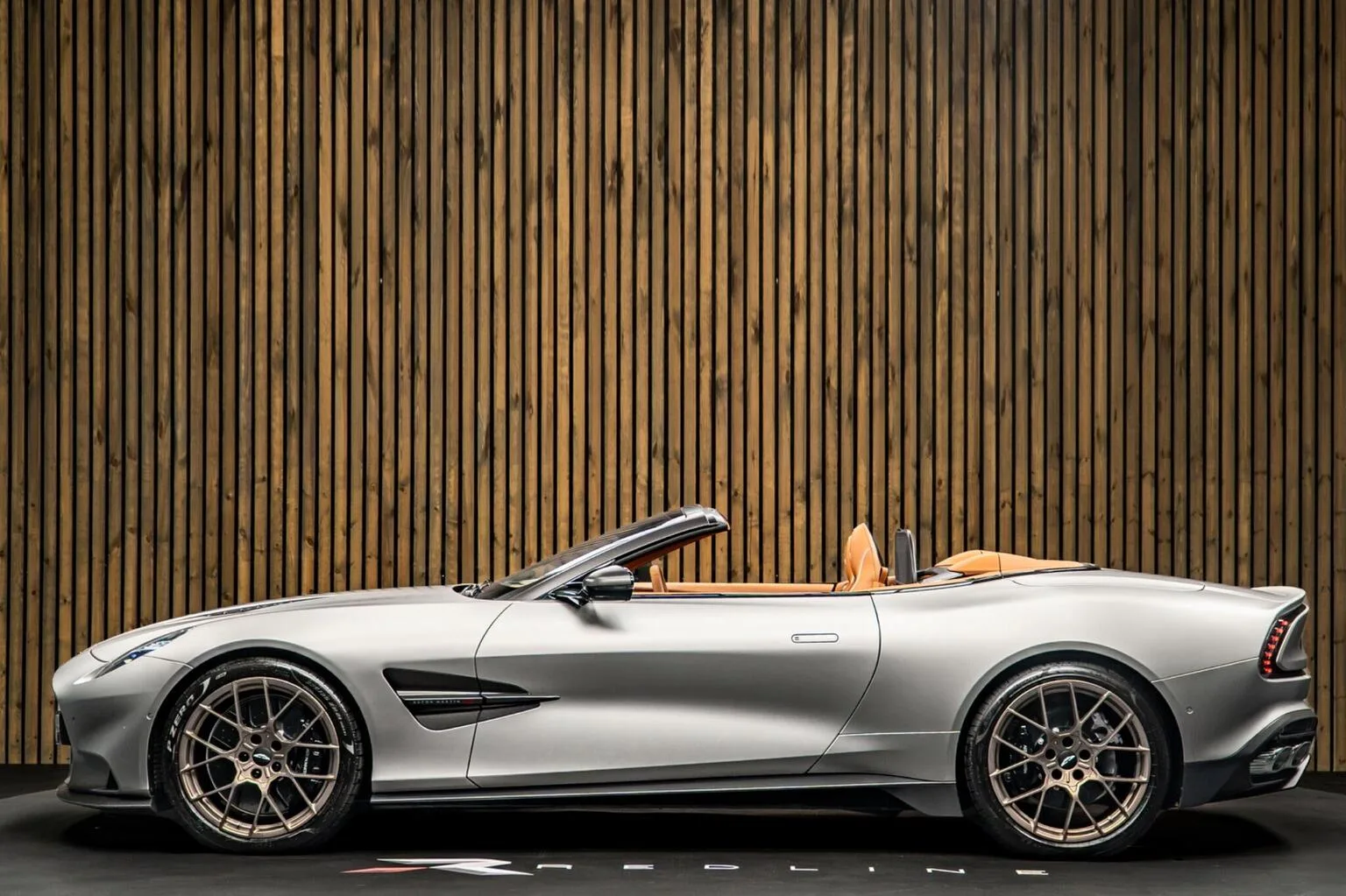 2025 Aston Martin Vanquish Volante, 7/30