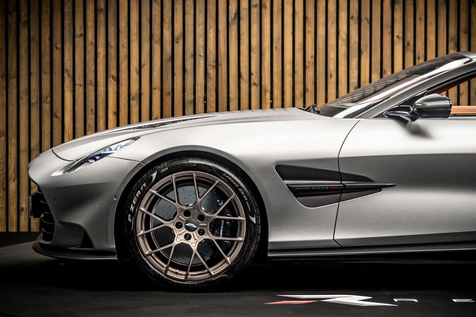 2025 Aston Martin Vanquish Volante, 8/30