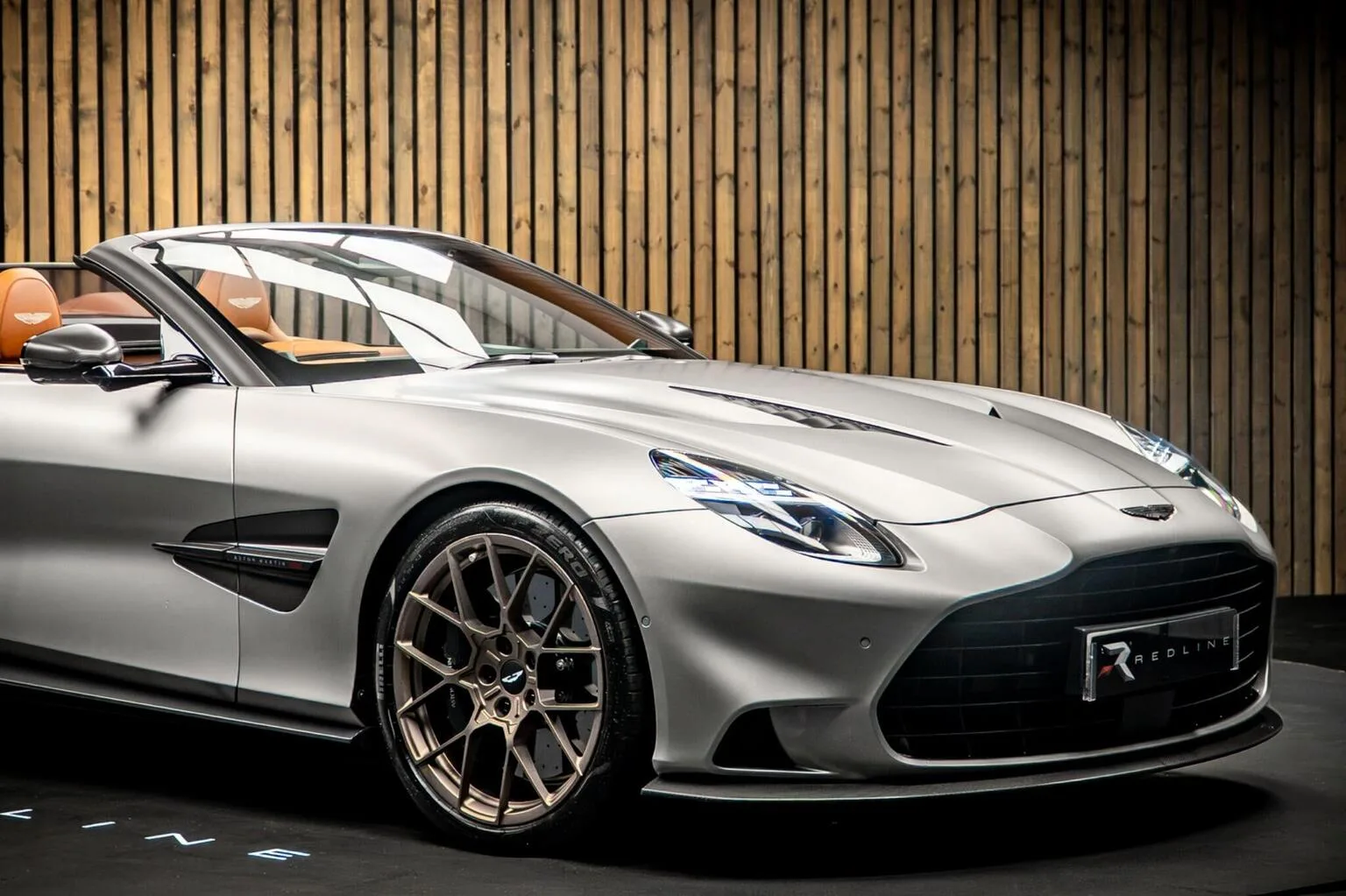 2025 Aston Martin Vanquish Volante, 9/30