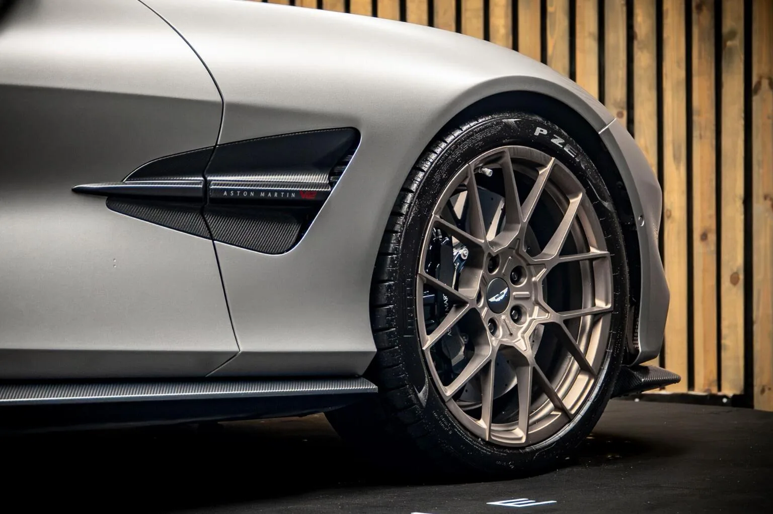 2025 Aston Martin Vanquish Volante, 14/30