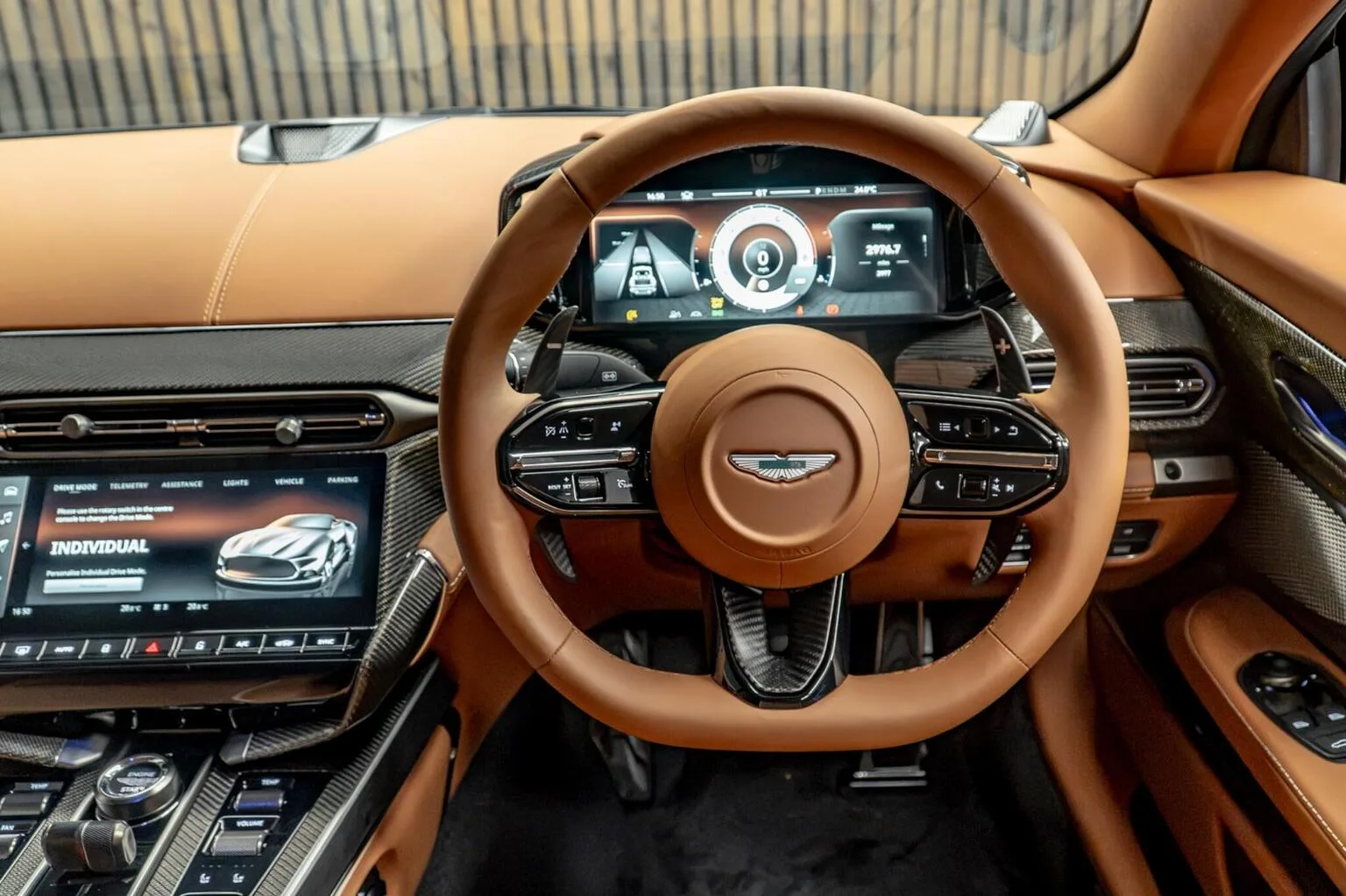2025 Aston Martin Vanquish Volante, 24/30