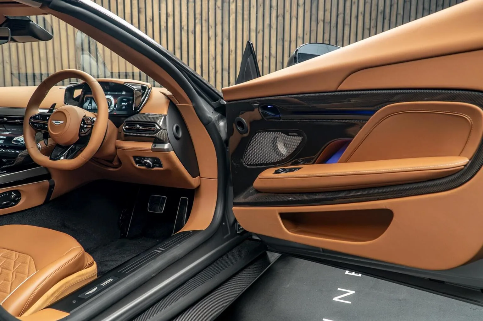 2025 Aston Martin Vanquish Volante, 29/30