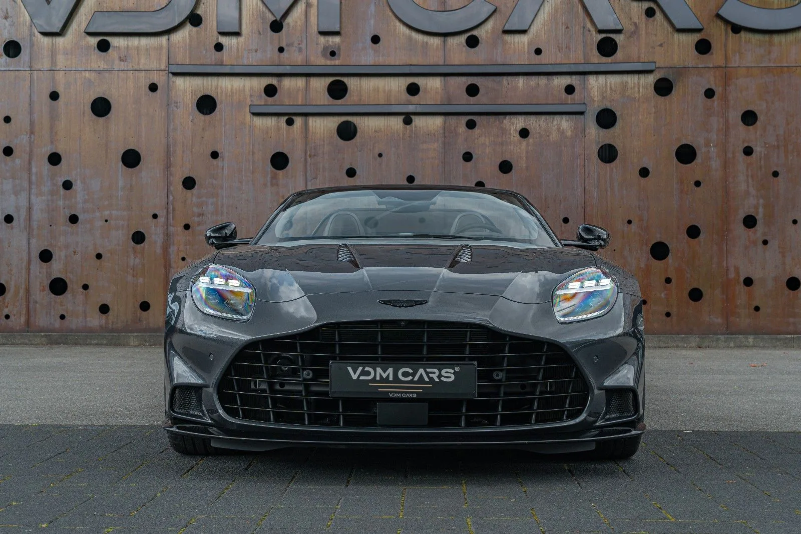 2025 Aston Martin Vanquish Volante, 3/30