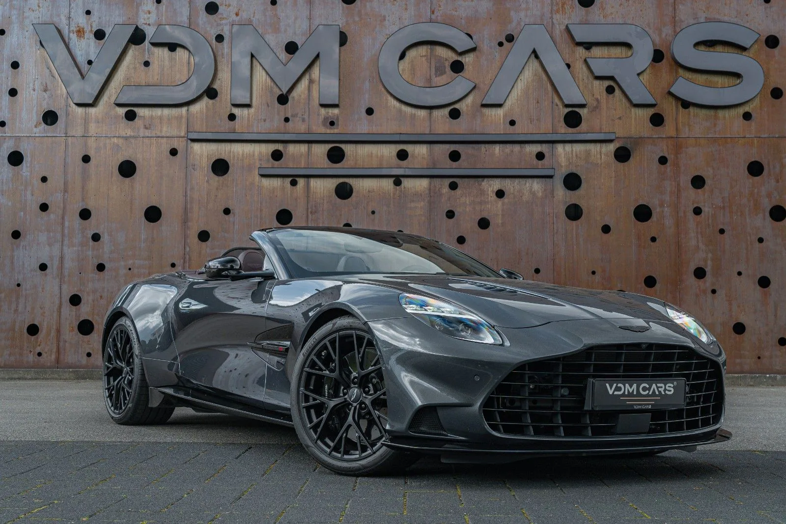 2025 Aston Martin Vanquish Volante, 4/30