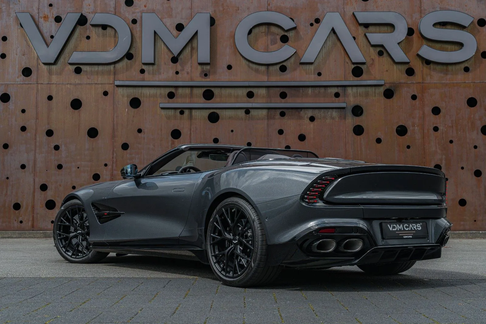 2025 Aston Martin Vanquish Volante, 5/30