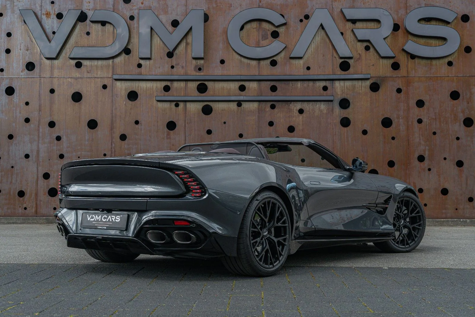 2025 Aston Martin Vanquish Volante, 7/30