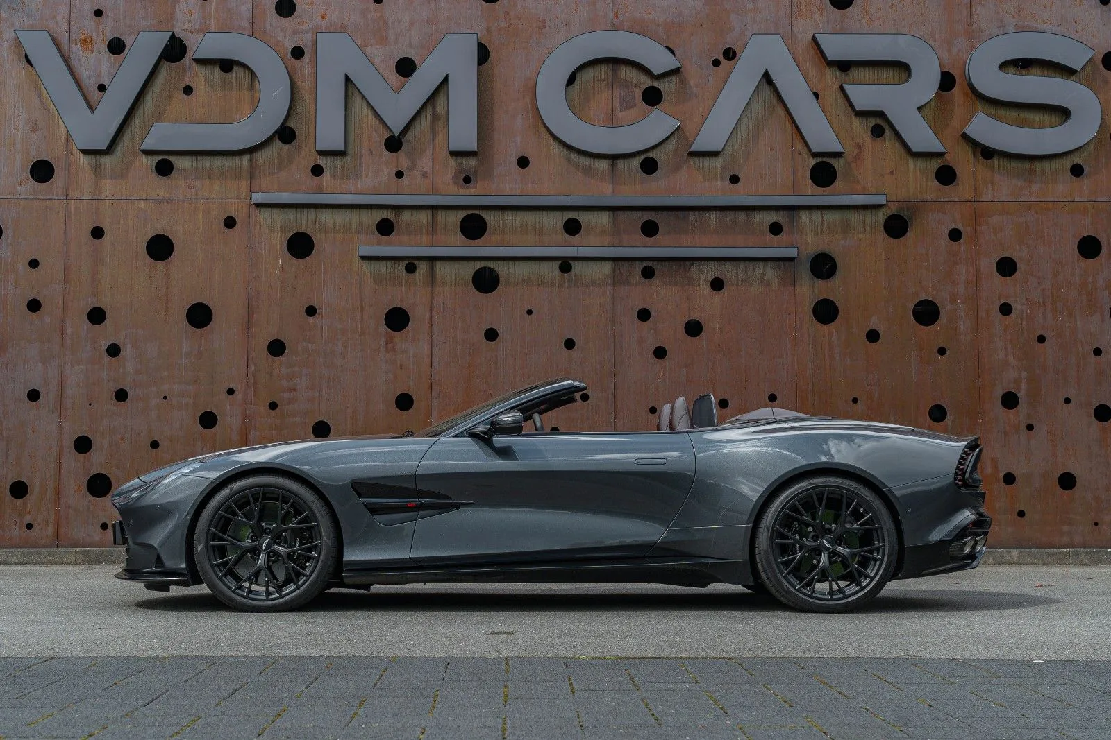 2025 Aston Martin Vanquish Volante, 9/30