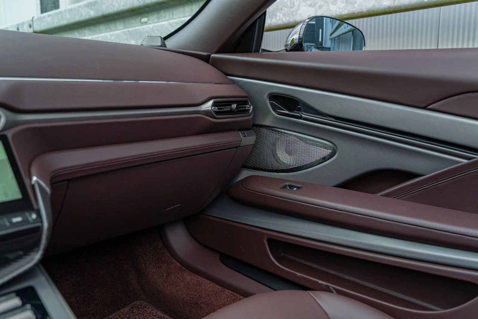 2025 Aston Martin Vanquish Volante, 24/30