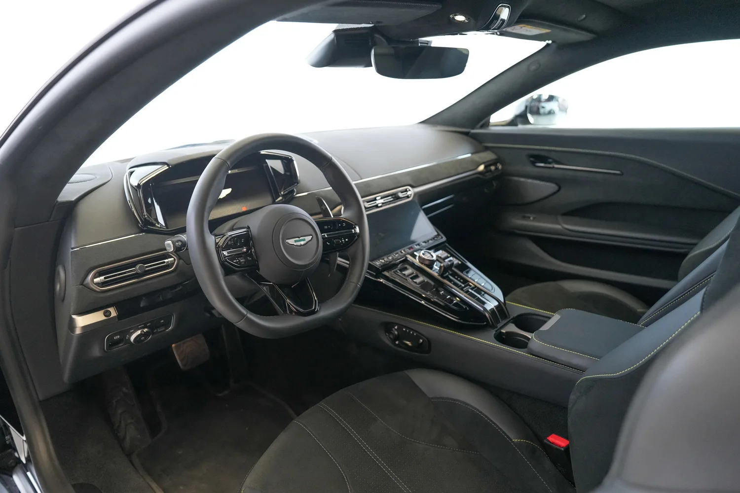 2025 Aston Martin Vantage, 3/16