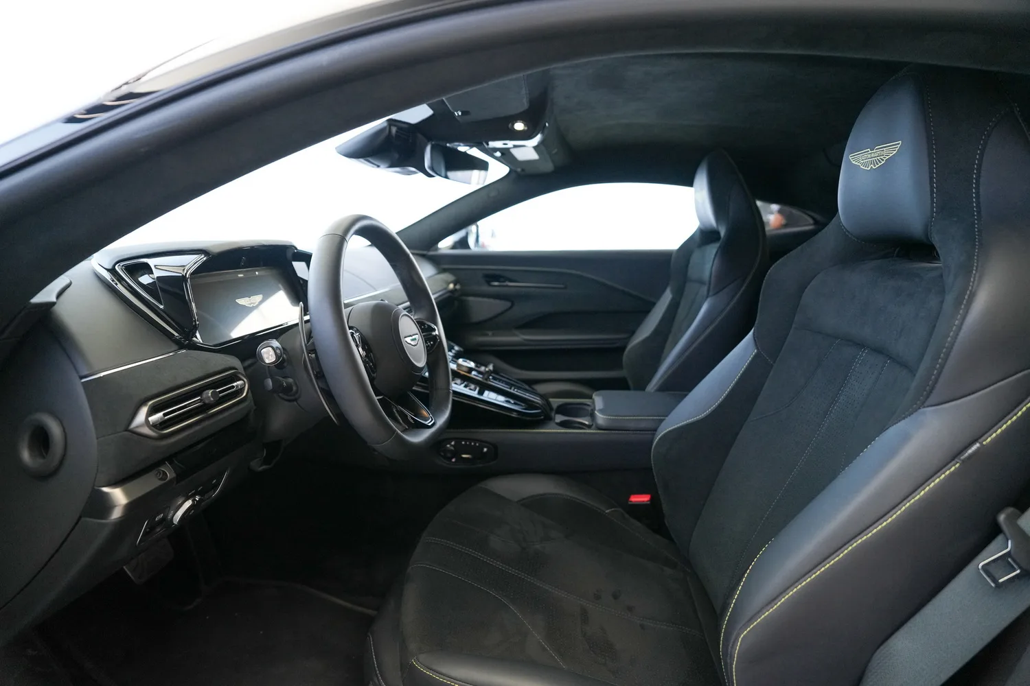 2025 Aston Martin Vantage, 5/16