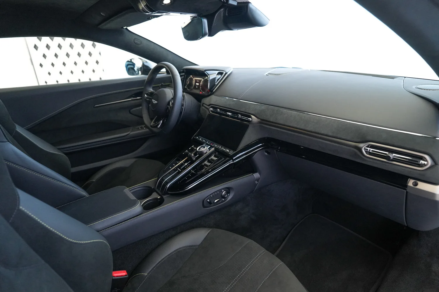 2025 Aston Martin Vantage, 7/16