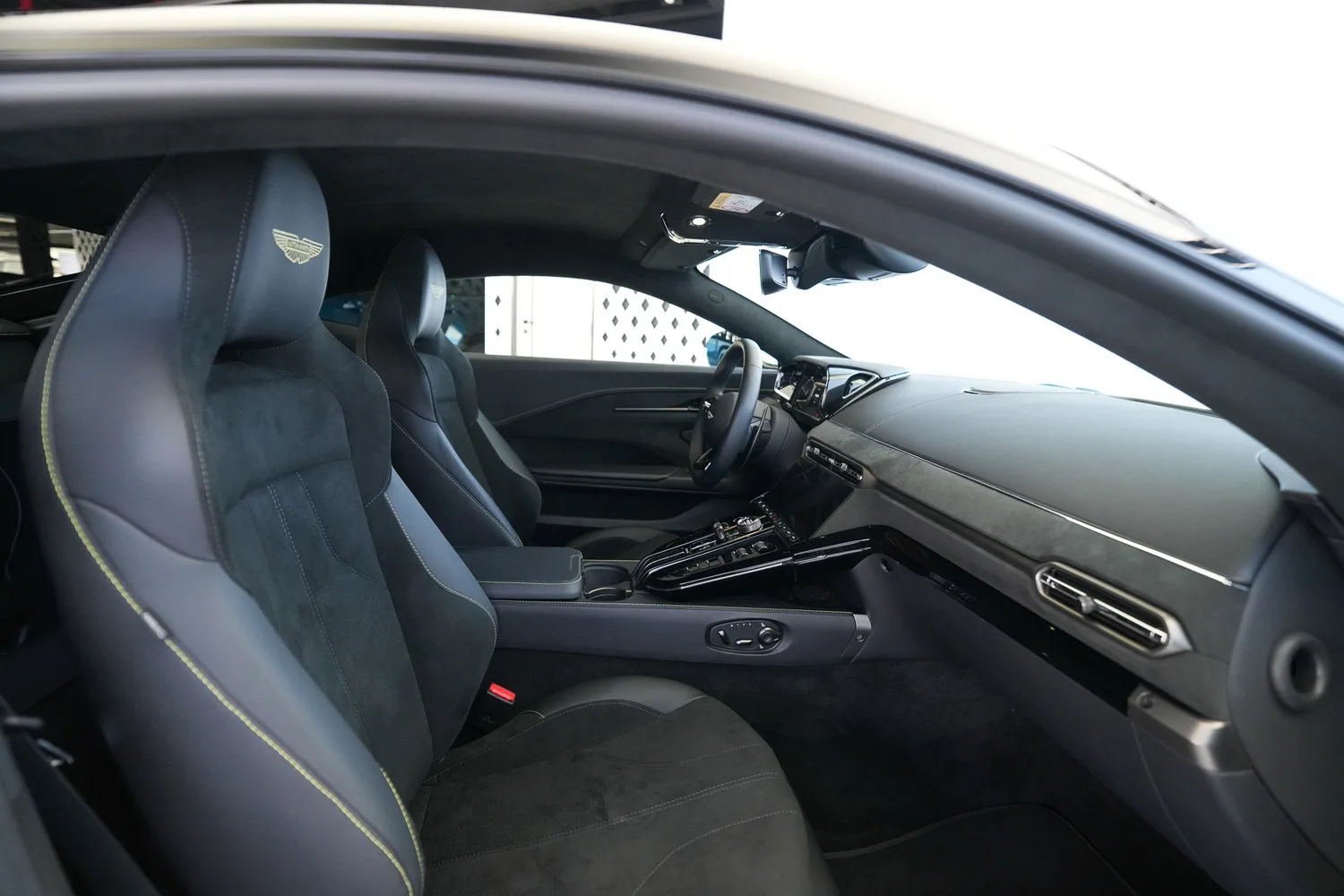 2025 Aston Martin Vantage, 9/16