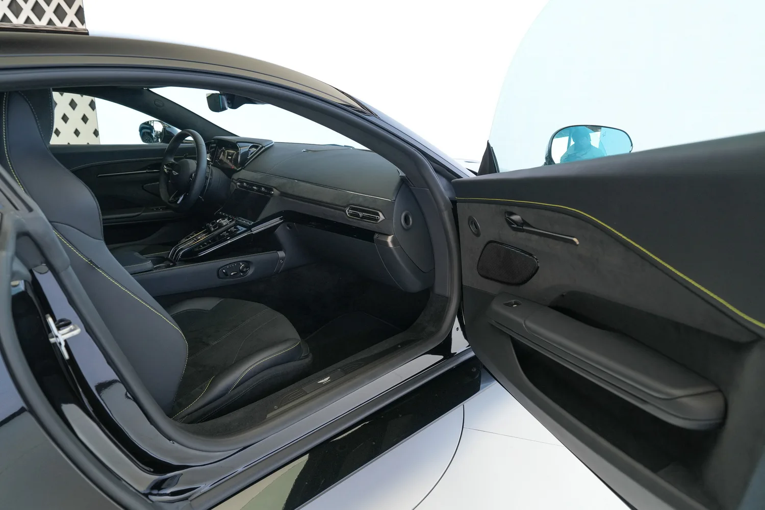 2025 Aston Martin Vantage, 11/16