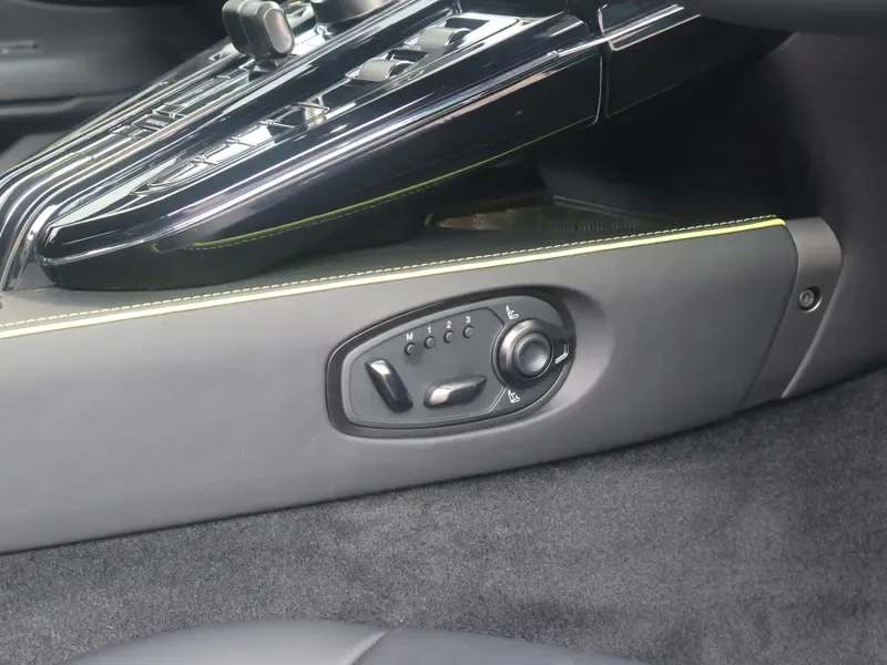 2025 Aston Martin Vantage, 22/30
