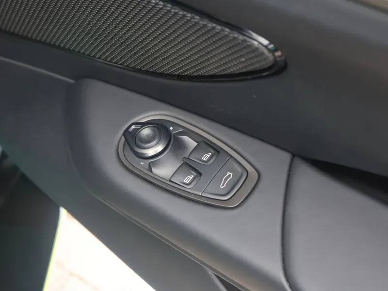 2025 Aston Martin Vantage, 26/30