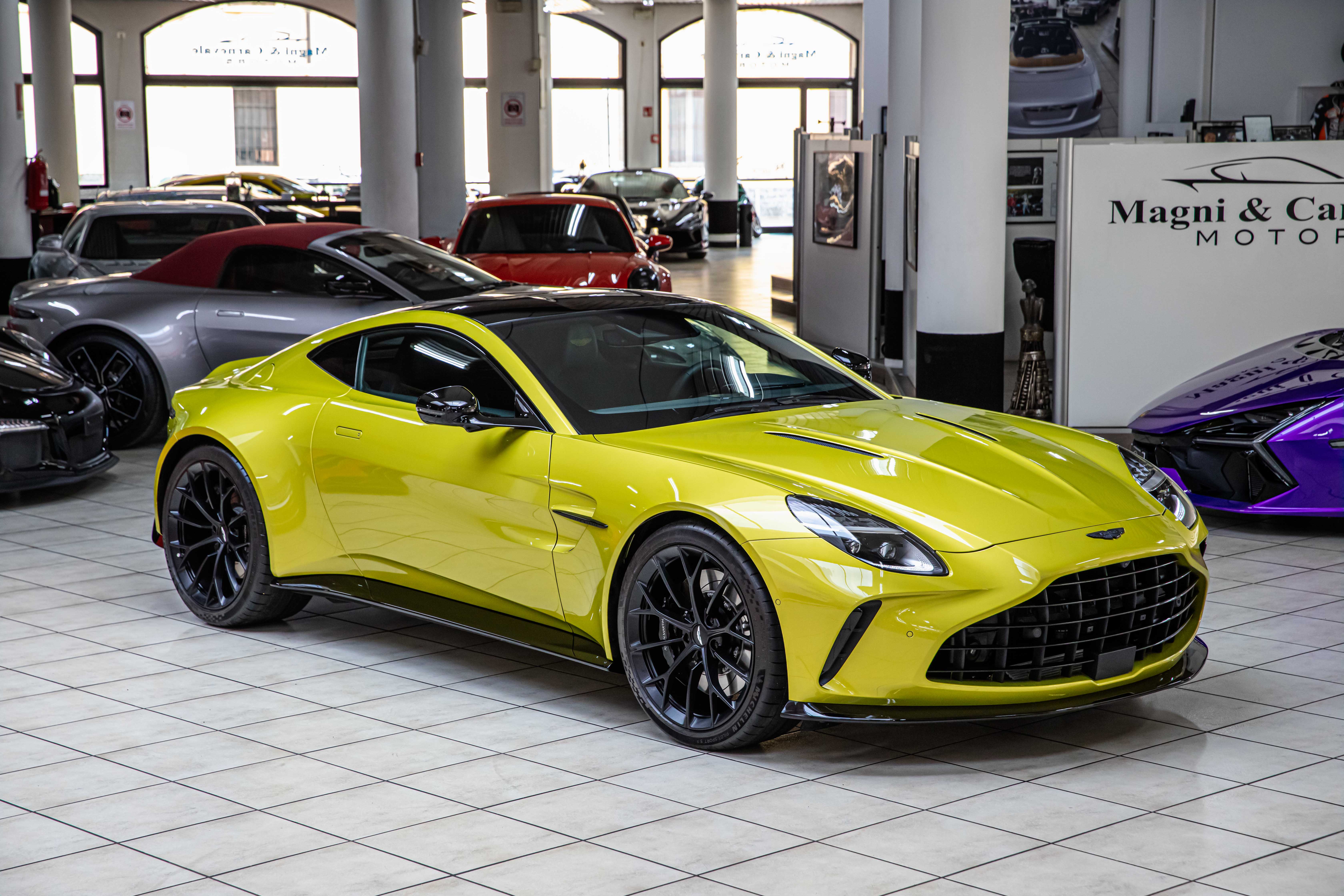 2025 Aston Martin Vantage angeboten von einem Fachhändler in Milan, Italien, Foto 2 von 20