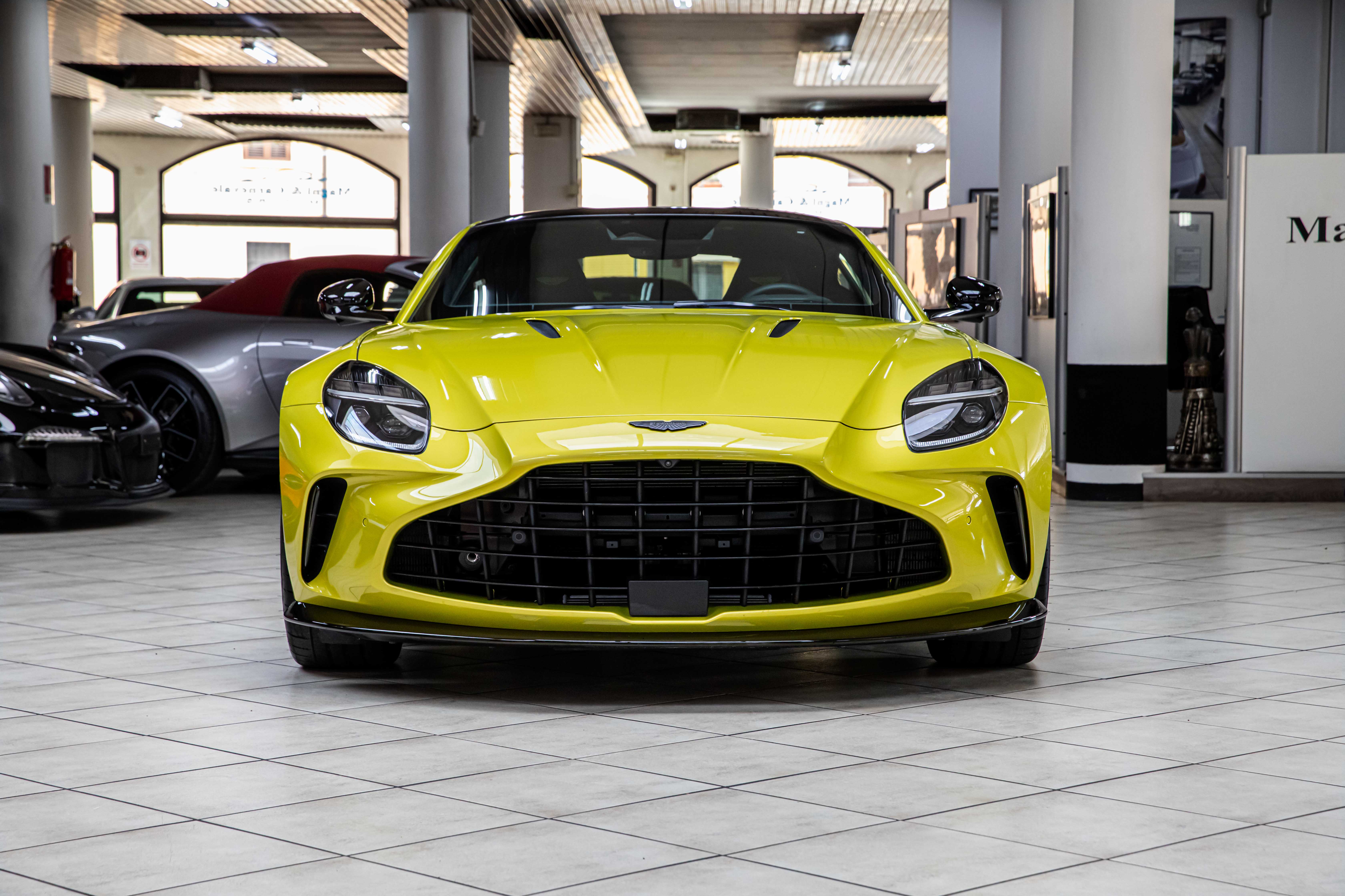 2025 Aston Martin Vantage angeboten von einem Fachhändler in Milan, Italien, Foto 6 von 20