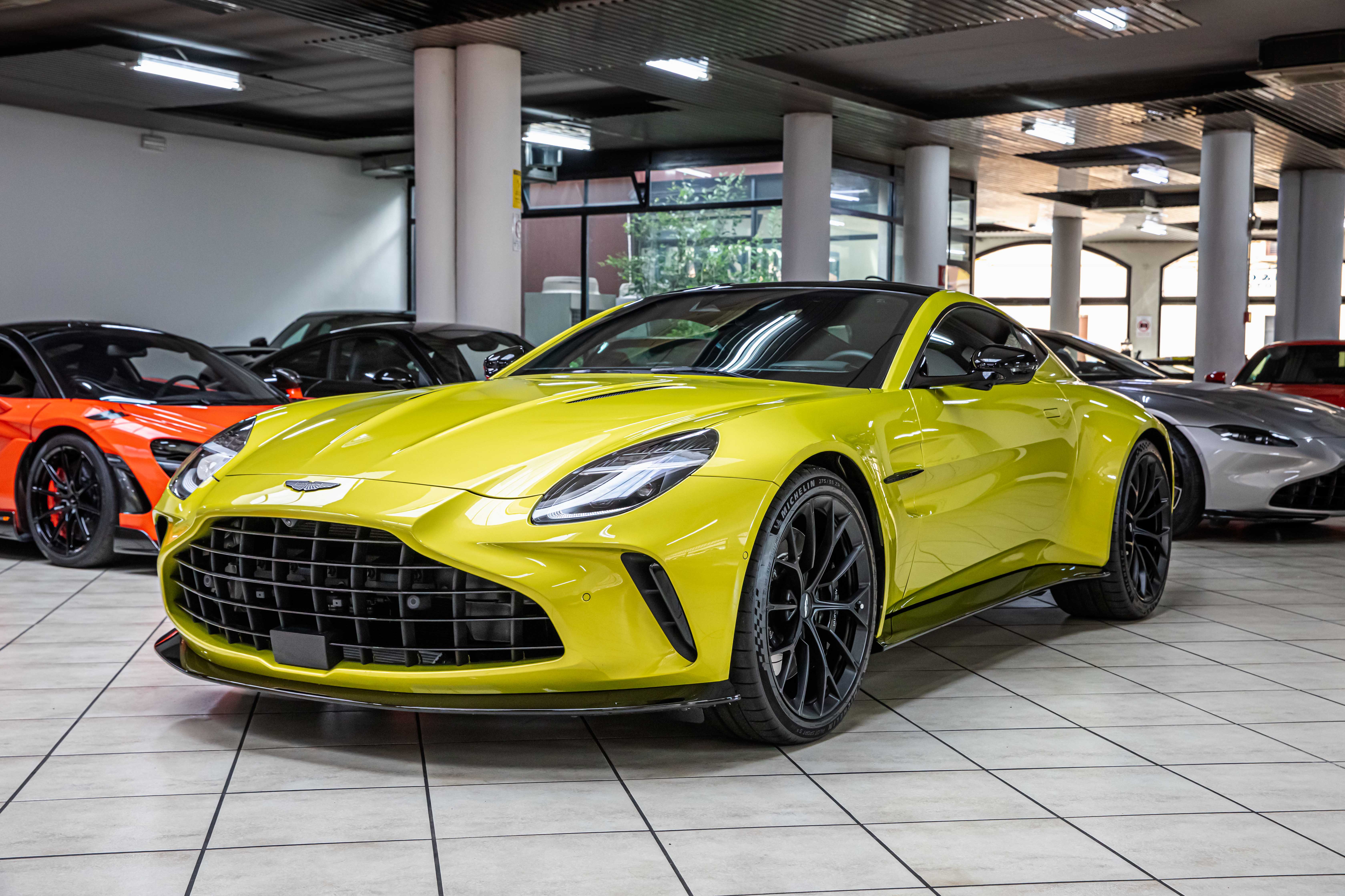 2025 Aston Martin Vantage angeboten von einem Fachhändler in Milan, Italien, Foto 7 von 20