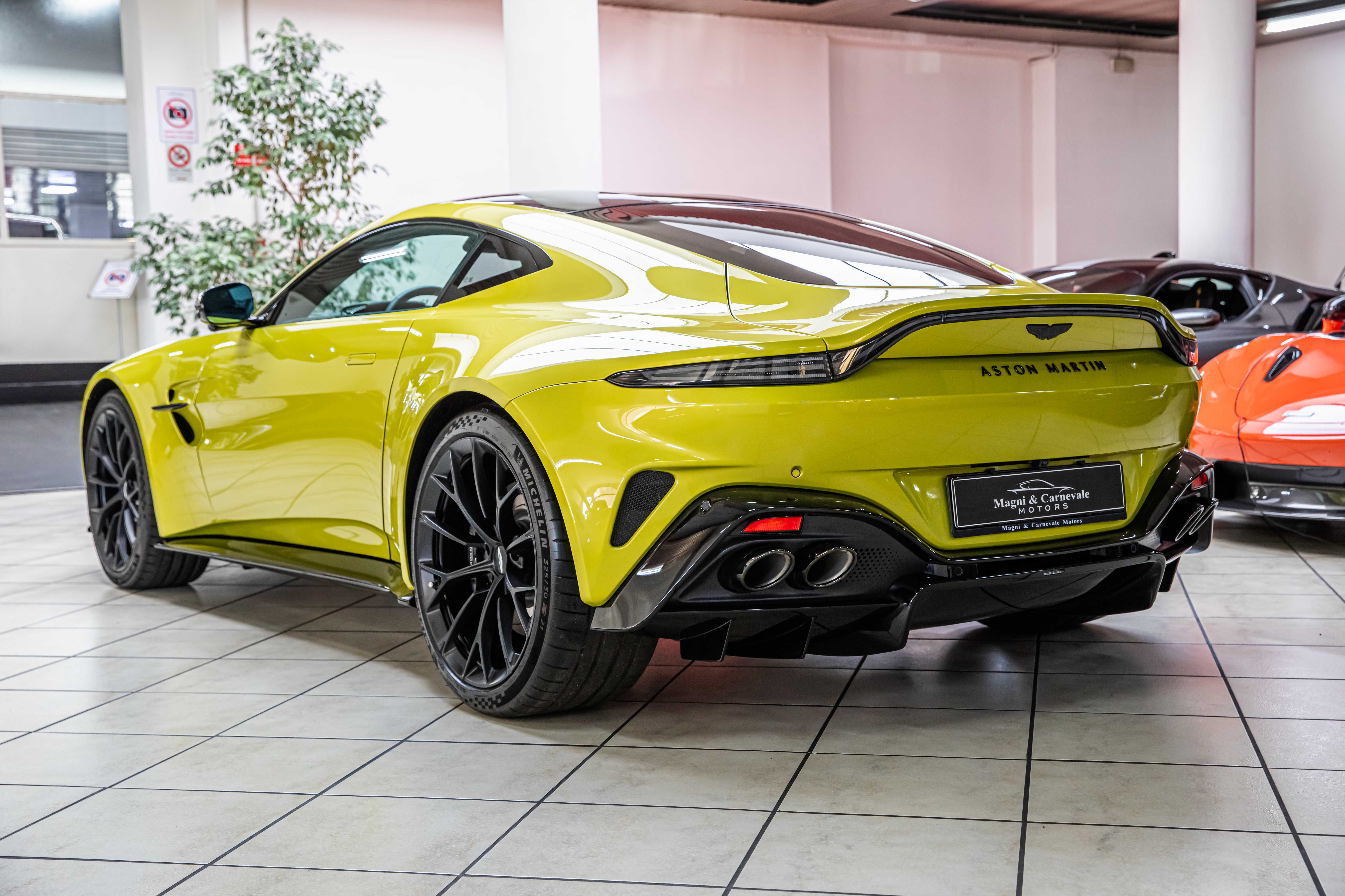2025 Aston Martin Vantage angeboten von einem Fachhändler in Milan, Italien, Foto 9 von 20