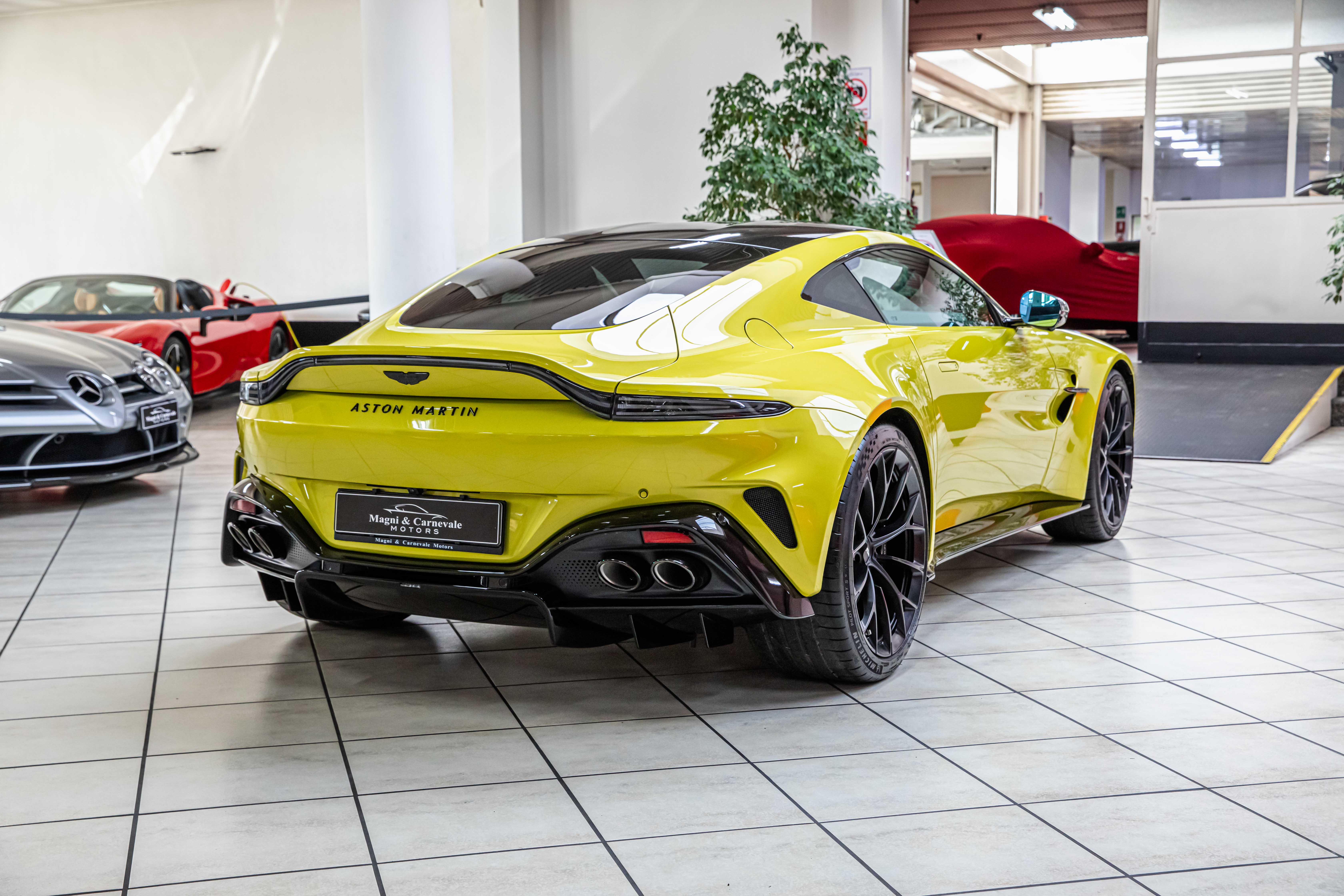 2025 Aston Martin Vantage angeboten von einem Fachhändler in Milan, Italien, Foto 11 von 20