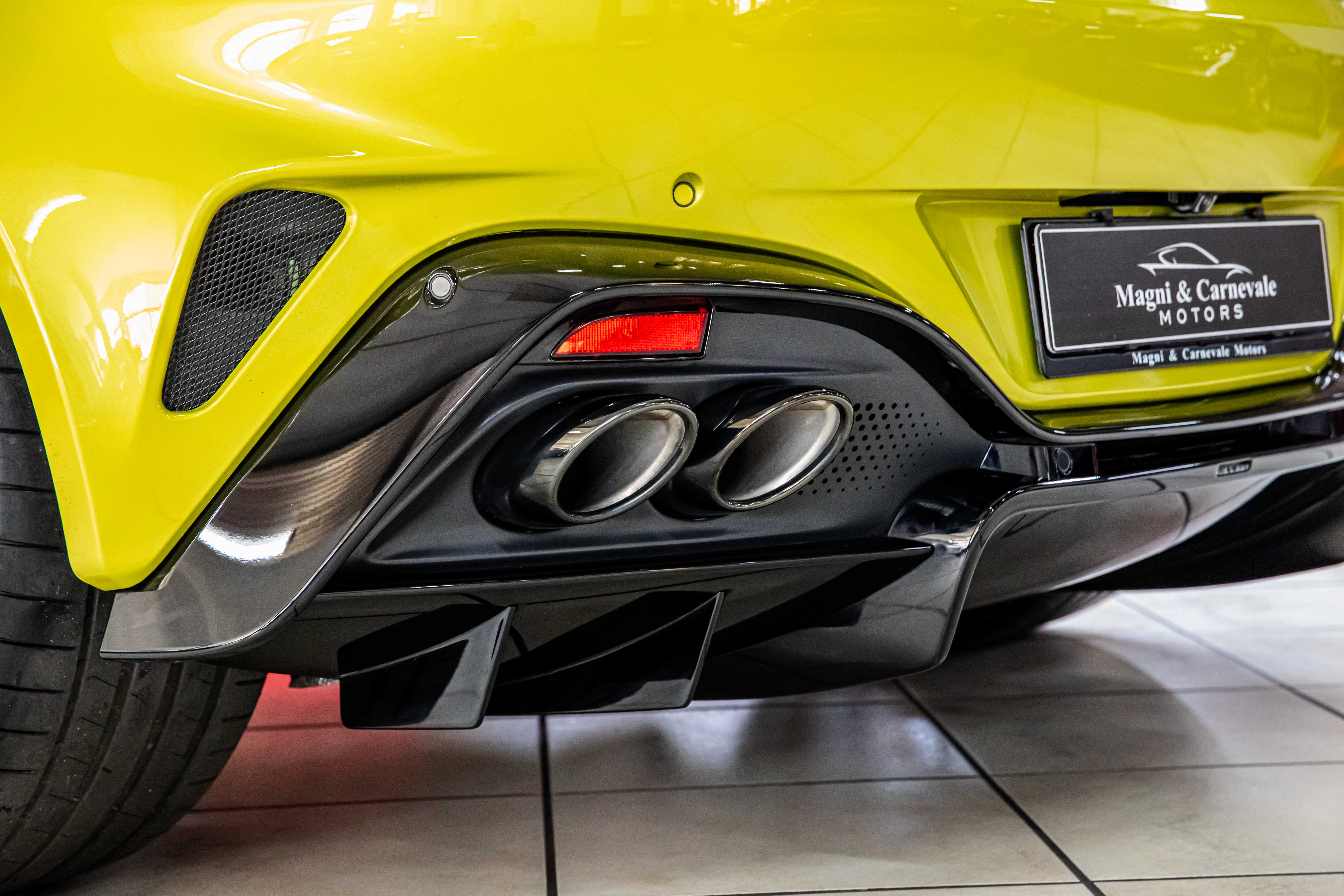 2025 Aston Martin Vantage angeboten von einem Fachhändler in Milan, Italien, Foto 12 von 20