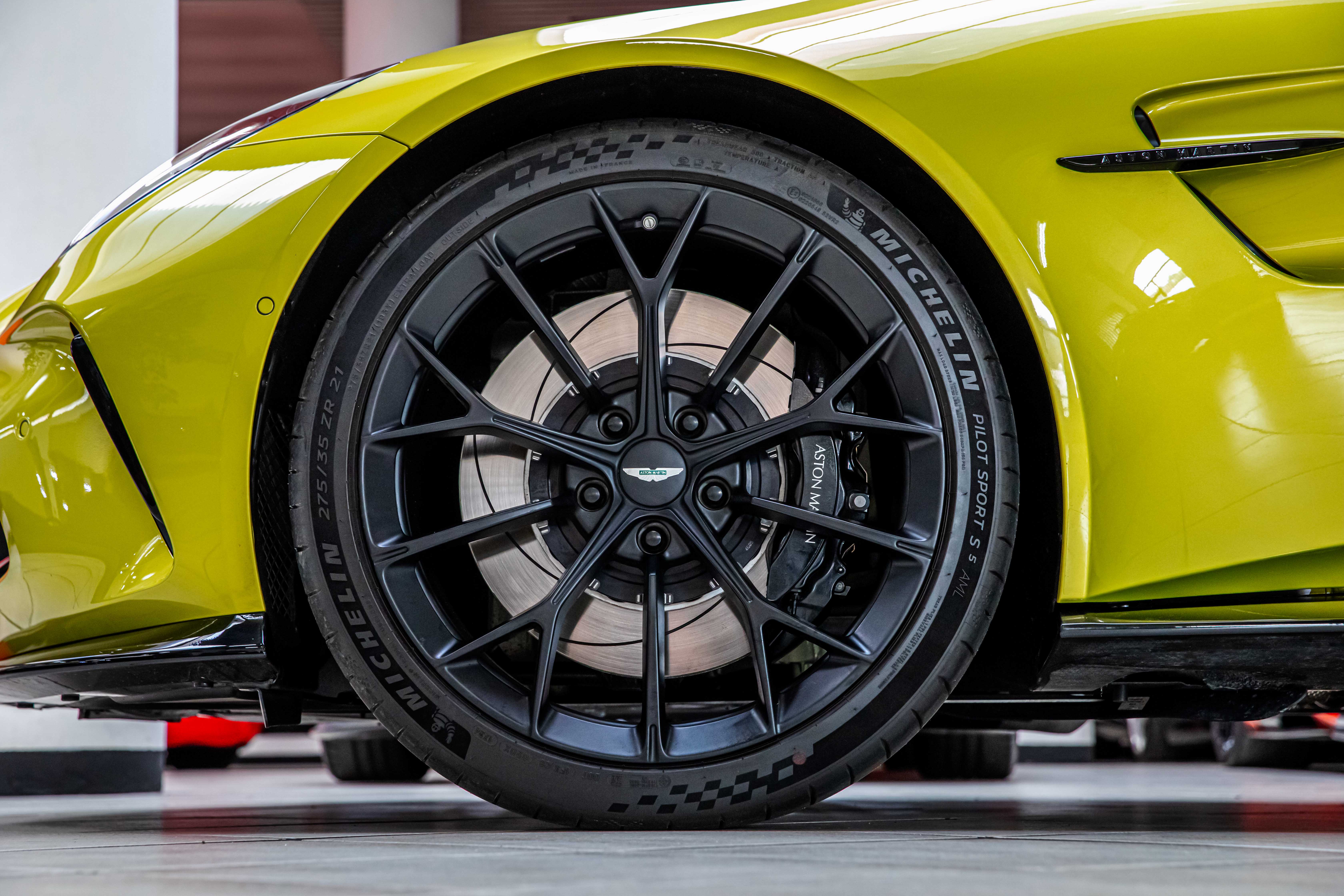 2025 Aston Martin Vantage angeboten von einem Fachhändler in Milan, Italien, Foto 14 von 20
