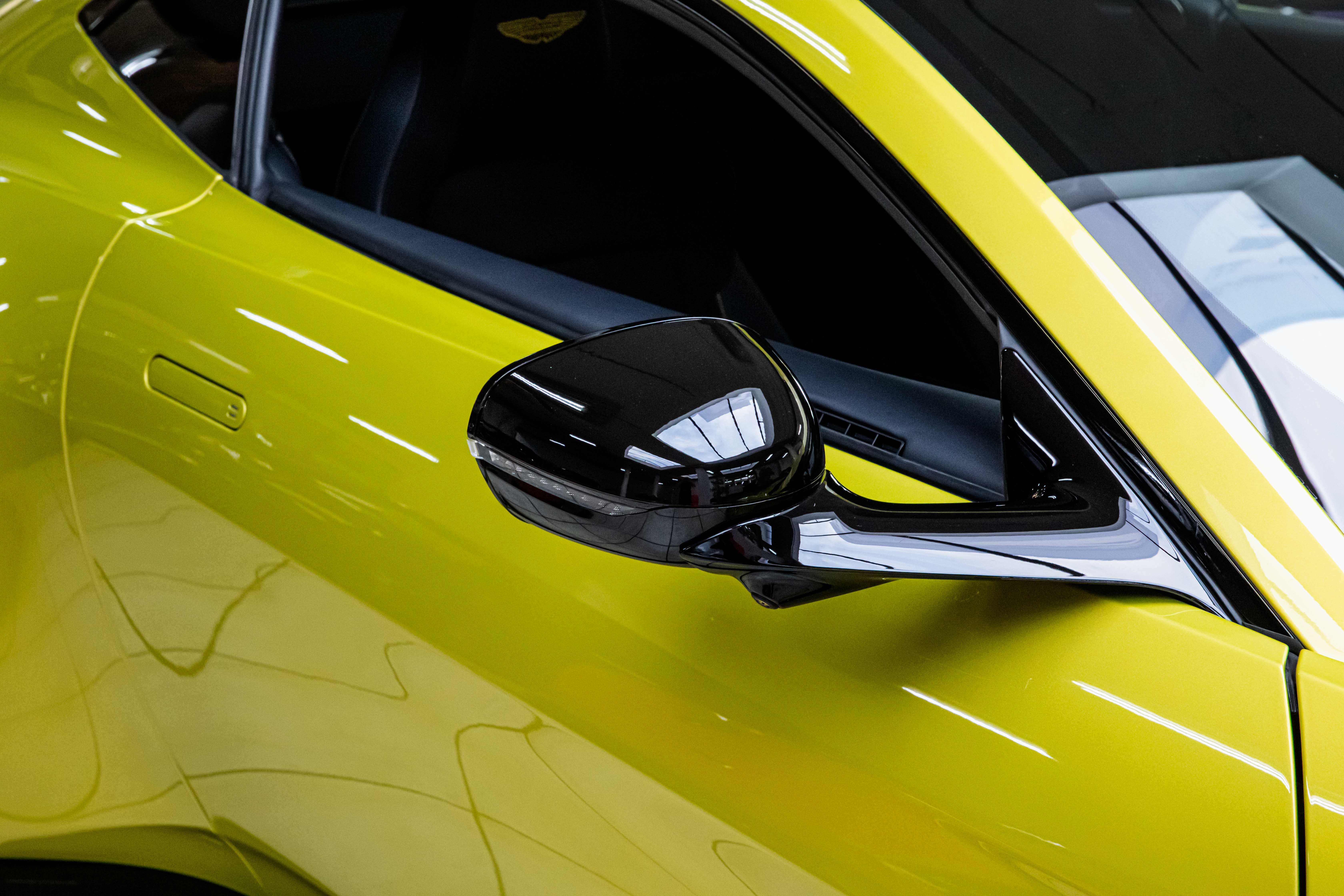 2025 Aston Martin Vantage angeboten von einem Fachhändler in Milan, Italien, Foto 15 von 20