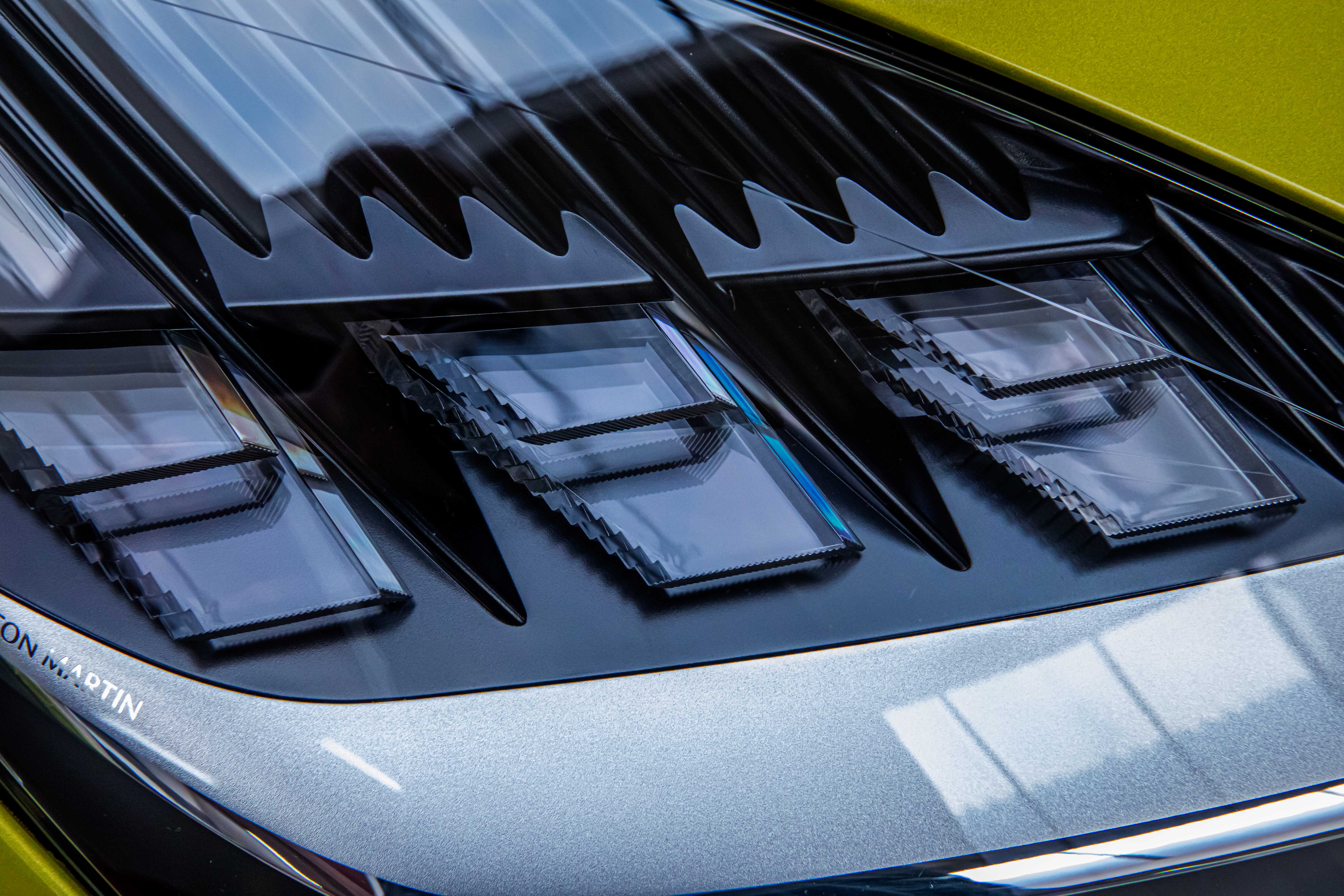 2025 Aston Martin Vantage angeboten von einem Fachhändler in Milan, Italien, Foto 16 von 20