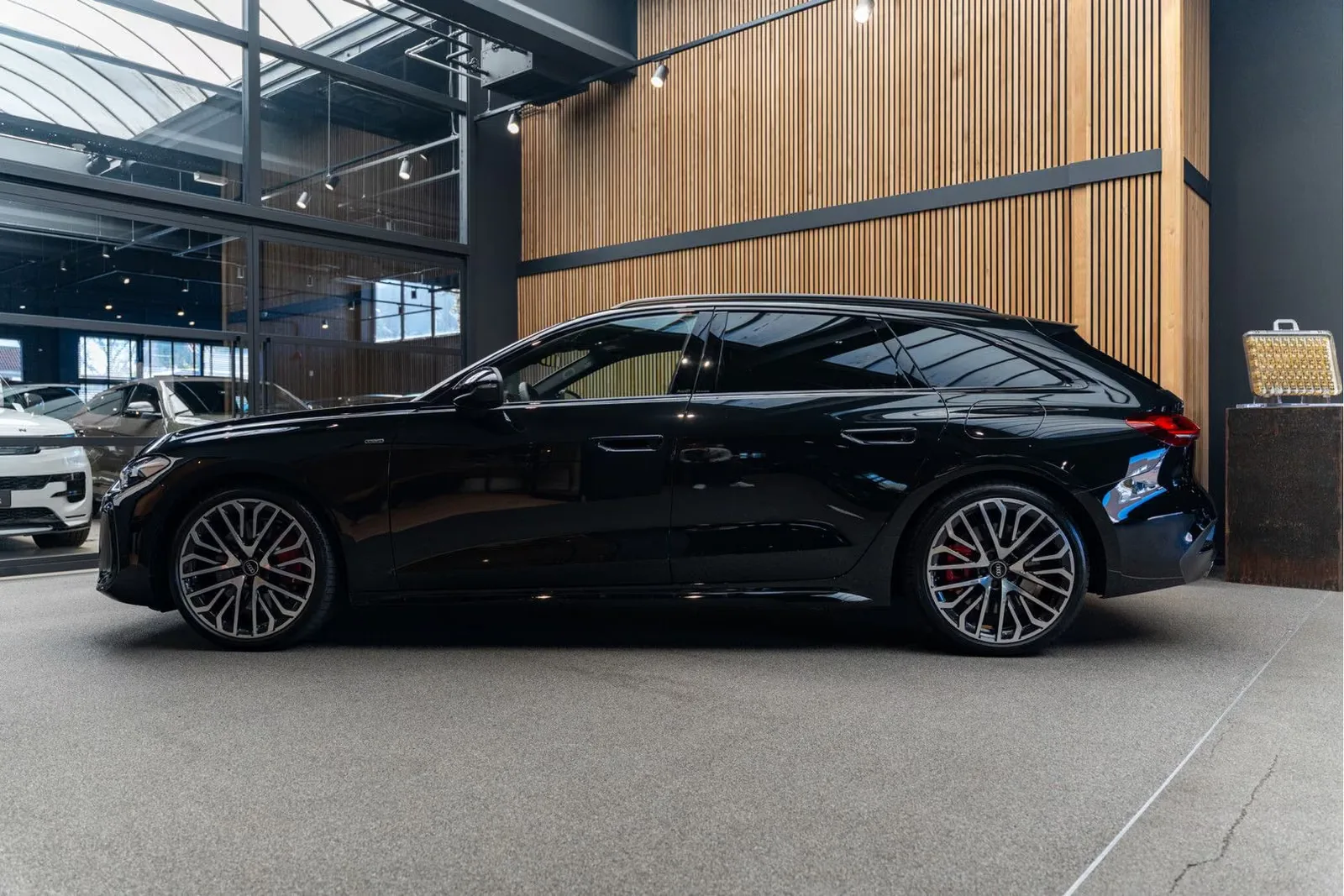2025 Audi A5 Avant 2.0 TFSI e-hybrid quattro S edition, 3/30