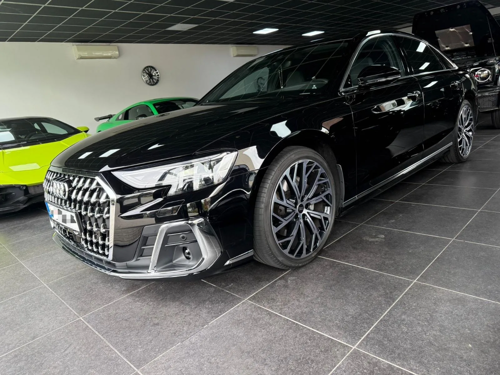 2025 Audi A8 50 TDI quattro proposée par un concessionnaire spécialisé à Bratislava, Slovaquie, photo principale