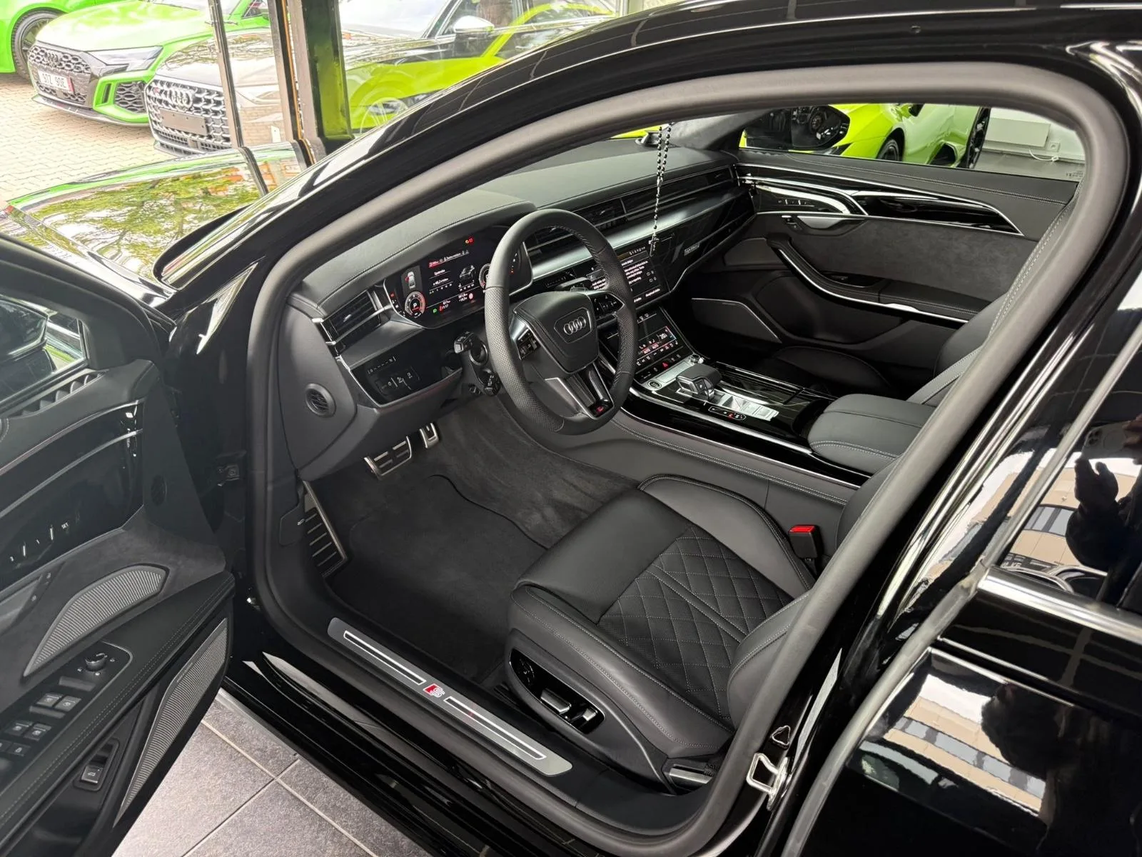 2025 Audi A8 50 TDI quattro, 7/23