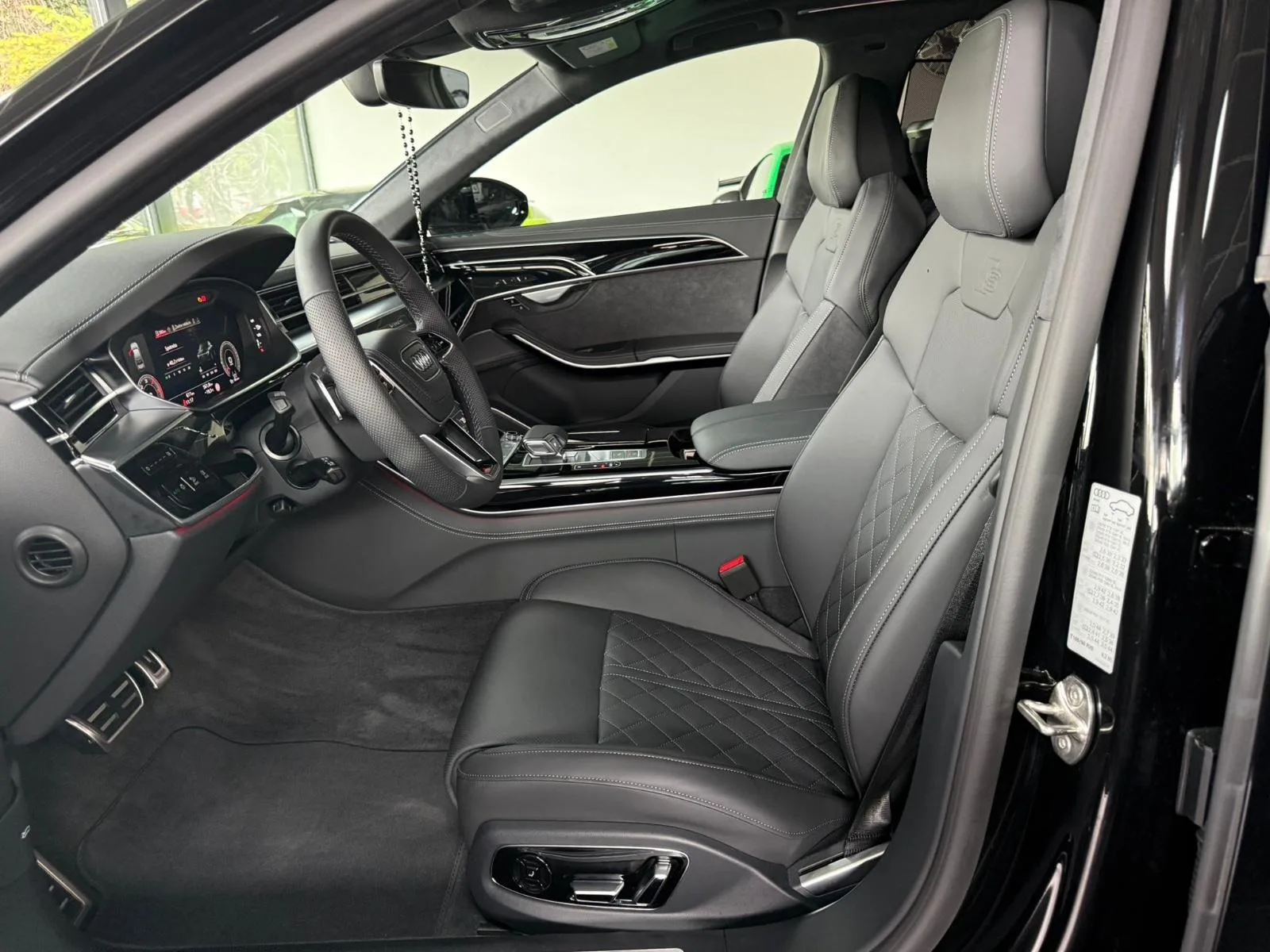 2025 Audi A8 50 TDI quattro, 8/23