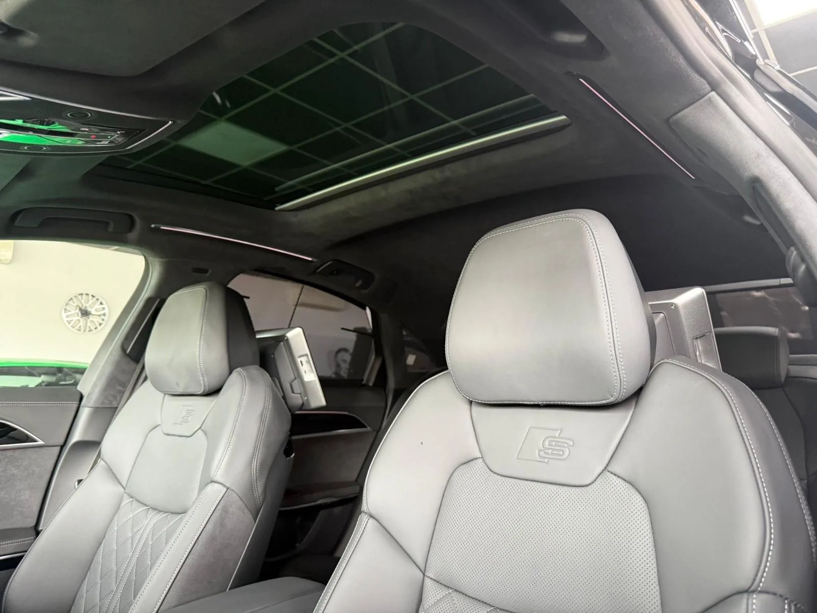 2025 Audi A8 50 TDI quattro, 9/23
