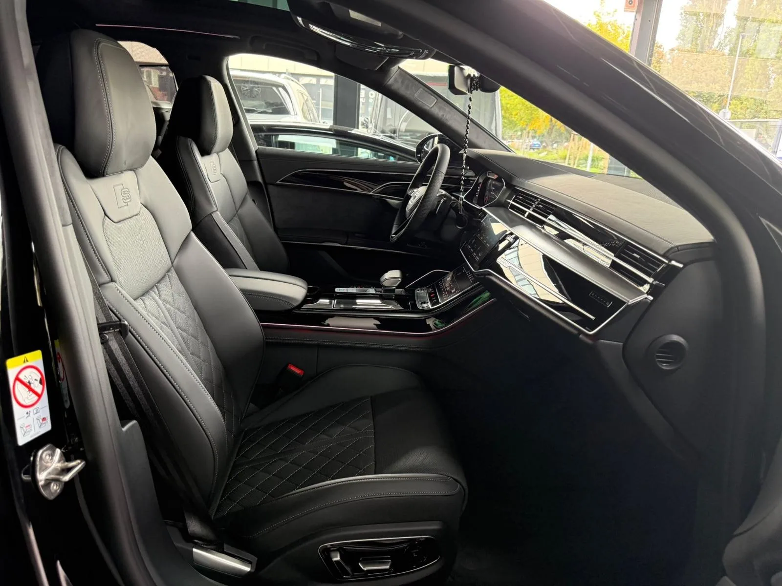 2025 Audi A8 50 TDI quattro, 10/23
