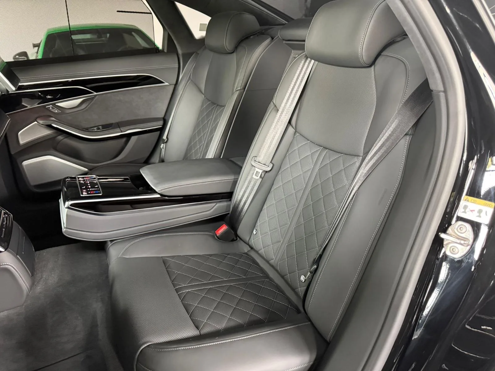 2025 Audi A8 50 TDI quattro, 14/23