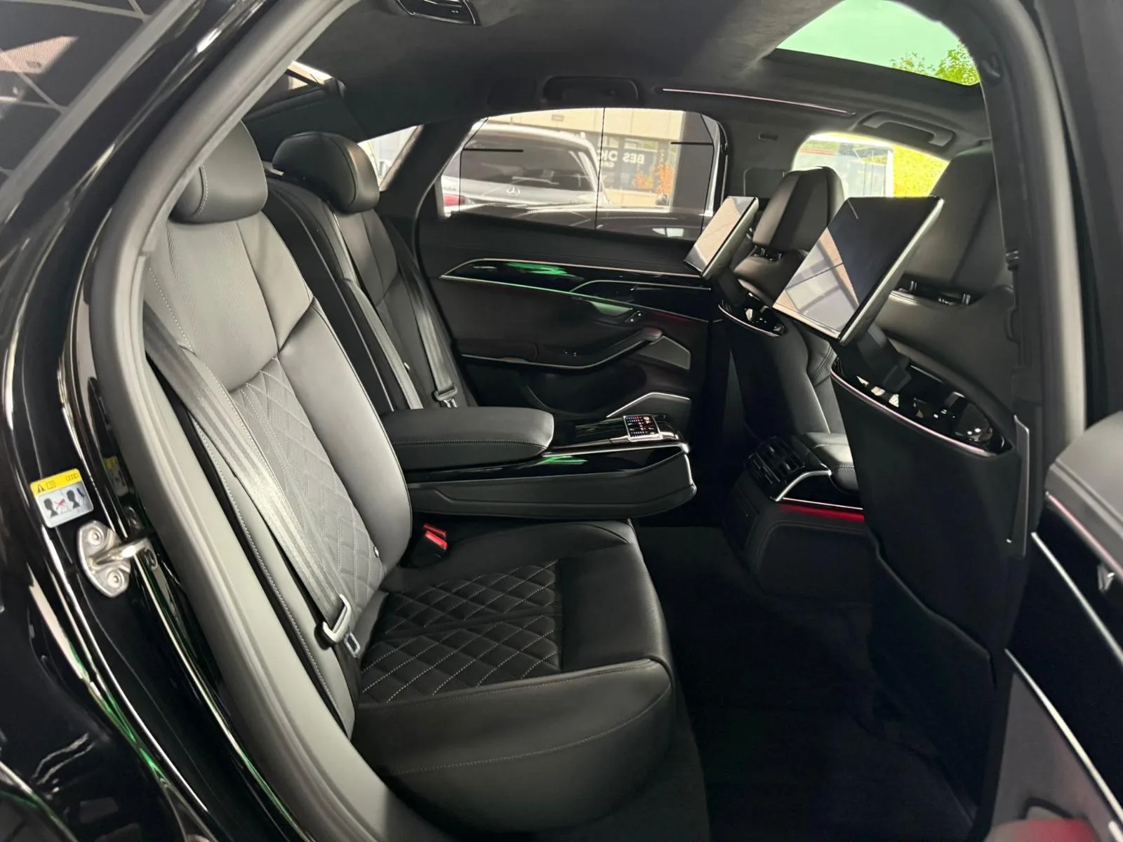 2025 Audi A8 50 TDI quattro, 17/23