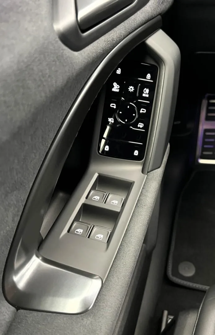 2025 Audi Q5 Sportback S line, 18/30