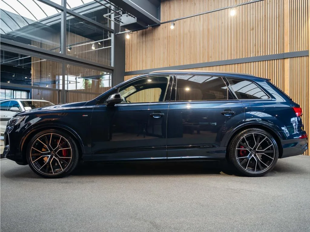 2025 Audi Q7 60 TFSI e quattro Competition, 3/30