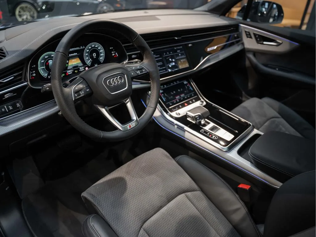 2025 Audi Q7 60 TFSI e quattro Competition, 7/30